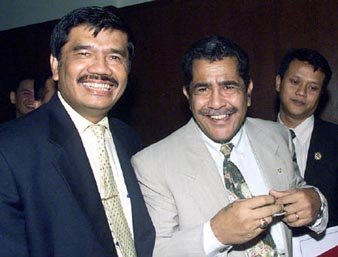 Former E Timor police chief Timbul Silaen (L) is pictured with ex-governor Abilio Soares