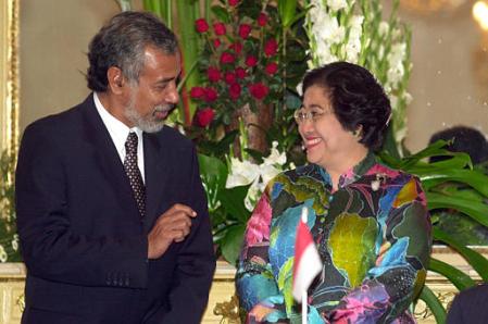 E Timor President Xanana Gusmao with Indonesia's President Mgeawatti in Jakarta