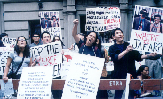 Demonstration for Jafar Siddiq Hamzah, Aug. 14, 2000
