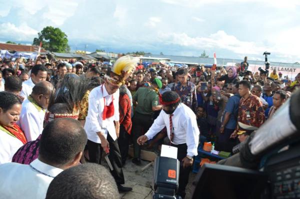 Jokowi in Papua, December 2014.